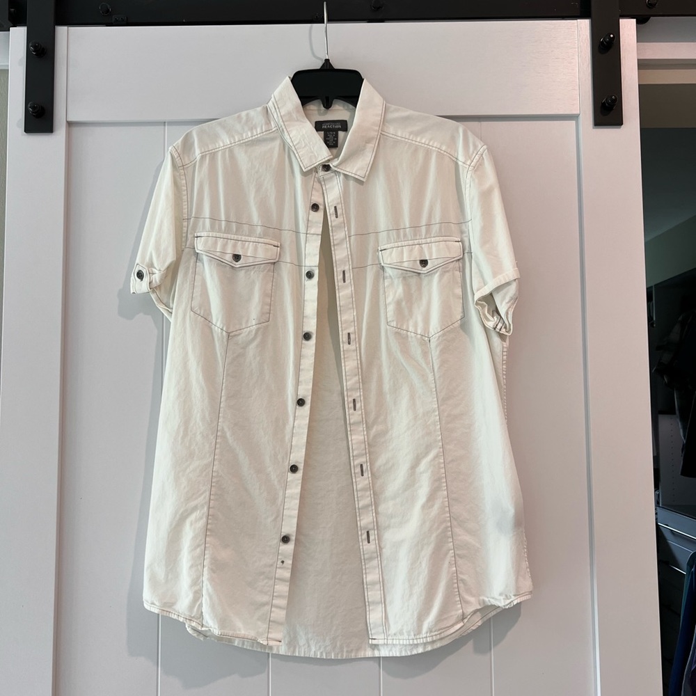 Kenneth Cole Reaction Mens Large button up, short sleeve, collard shirt white.